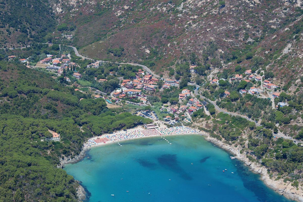 La baia di Fetovaia vista dall'alto